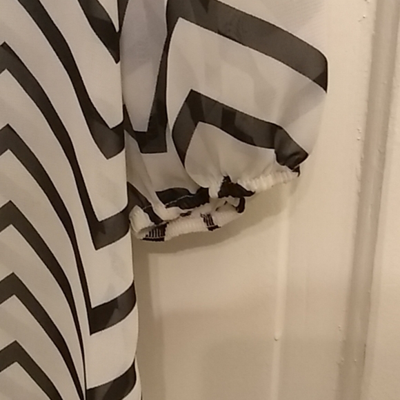 EUC Small  Semi-sheer off-white/black top - Picture 2 of 6